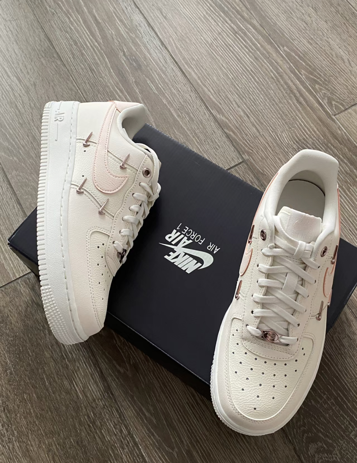 Nike Air Force 1米白粉勾櫻花粉小銀勾櫻花小泫雅同款四銀勾白粉FV8110-181