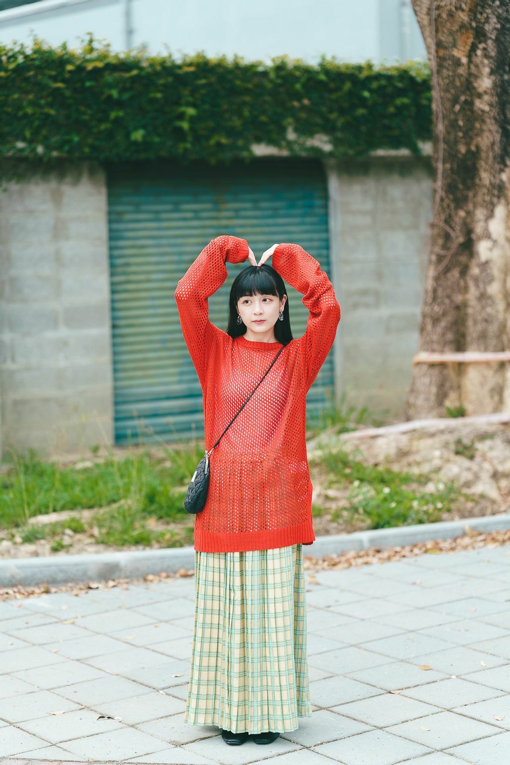 圓領寬袖鏤空上衣(三色-酡紅)