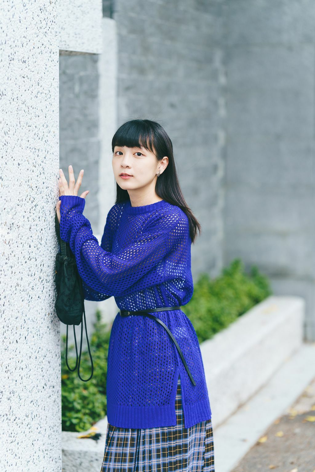 圓領寬袖鏤空上衣(三色-東方藍)