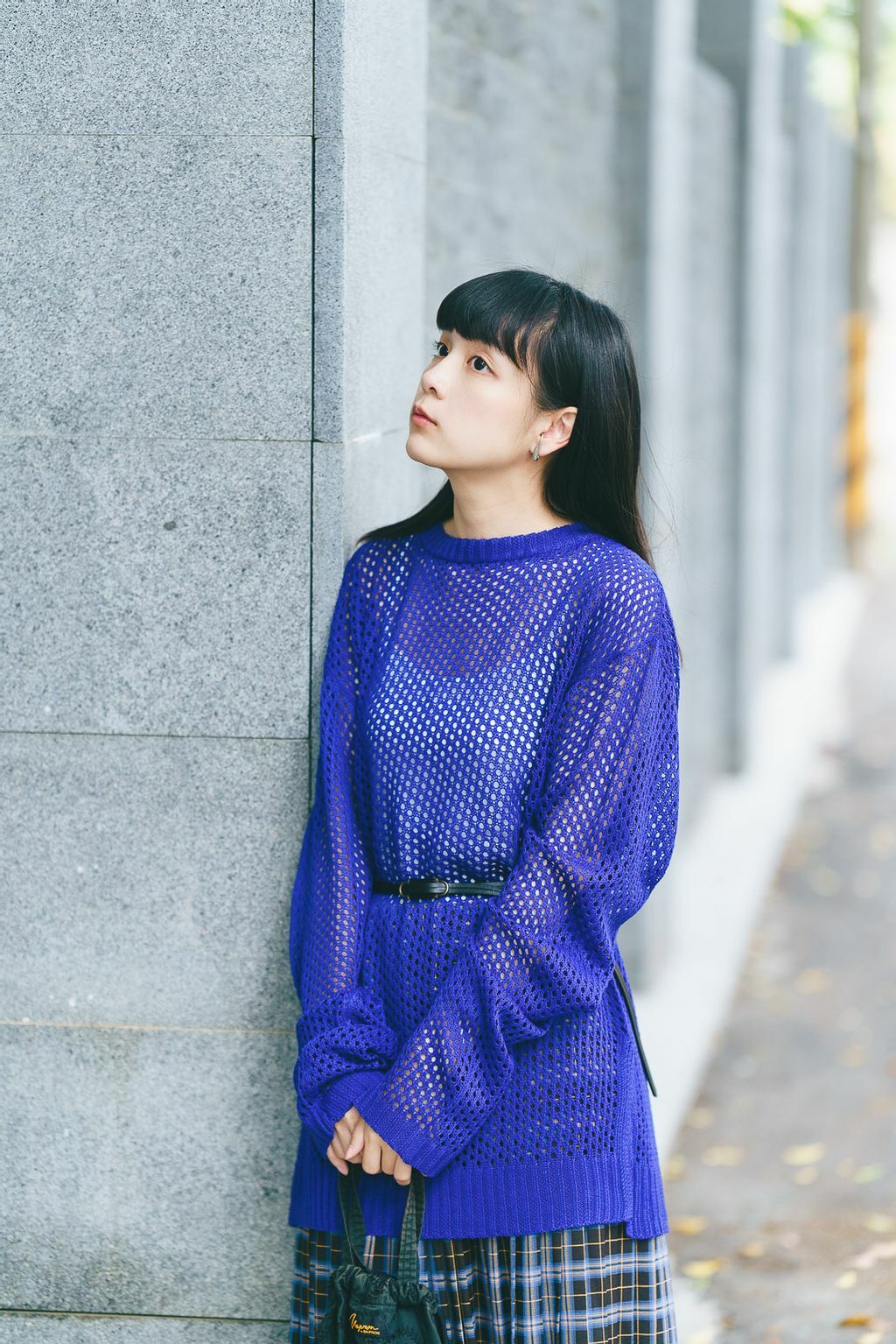 圓領寬袖鏤空上衣(三色-東方藍)