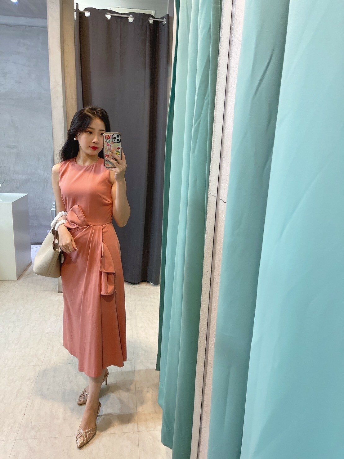 腰部扭轉無袖洋裝(粉膚/黑)