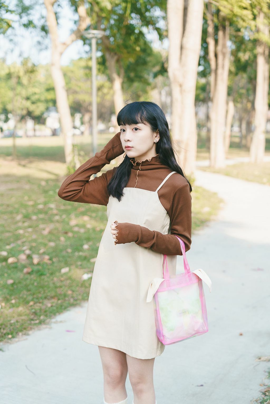 皮革吊帶短版連衣裙(兩色-象牙)