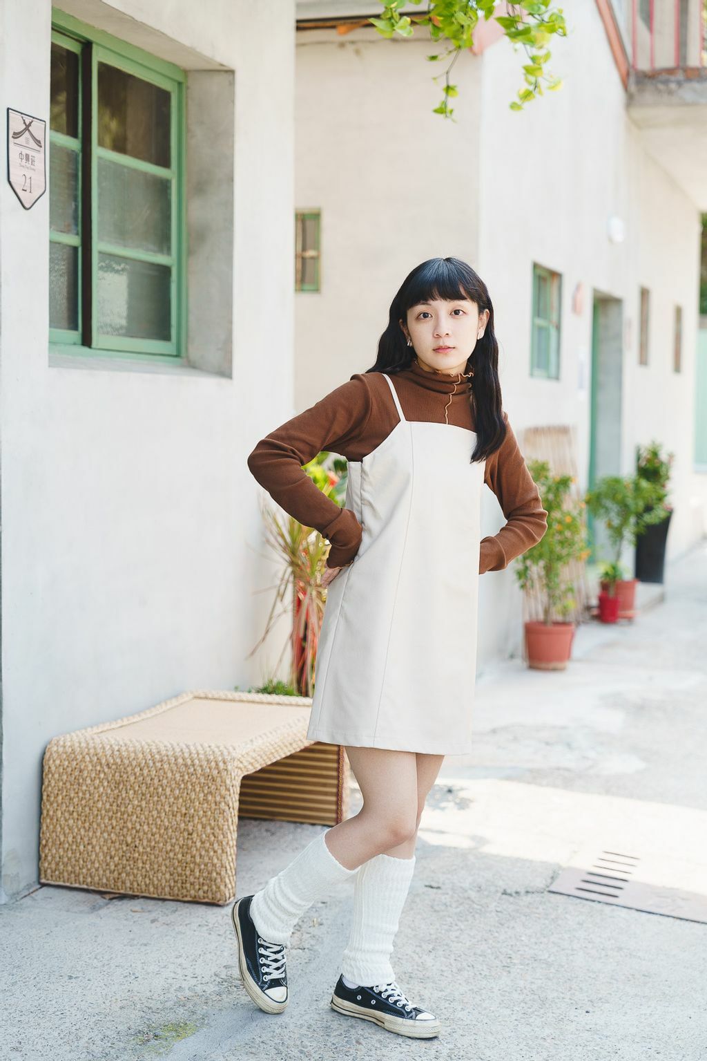 皮革吊帶短版連衣裙(兩色-象牙)