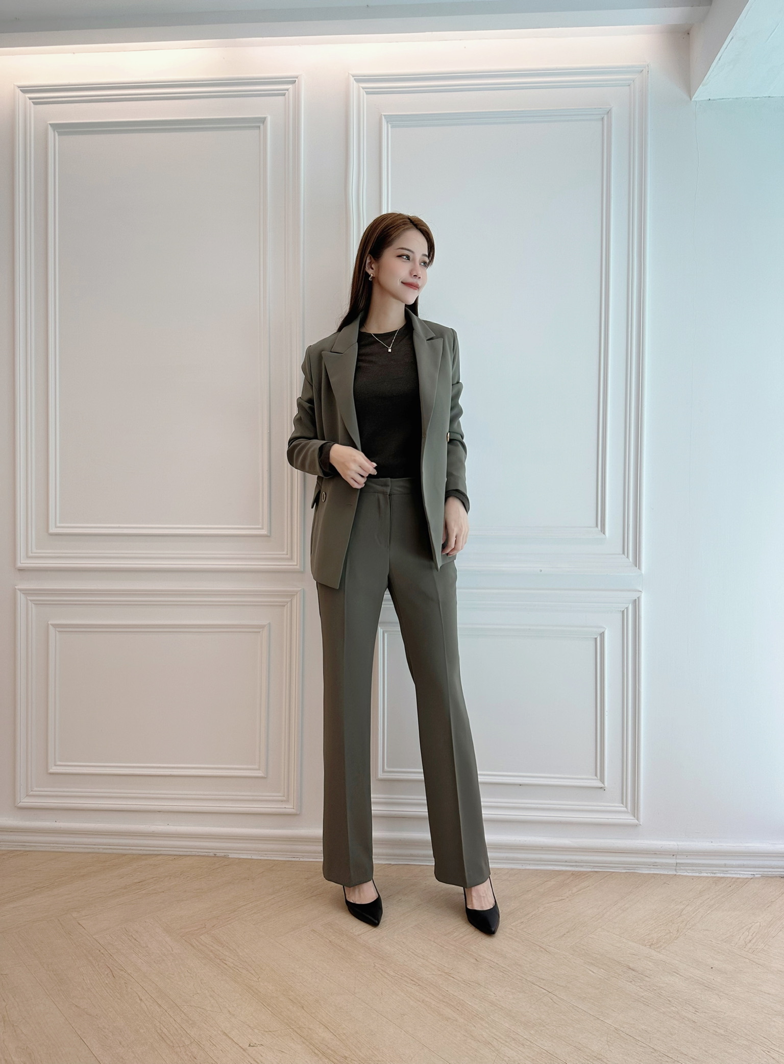 領間微透針織上衣