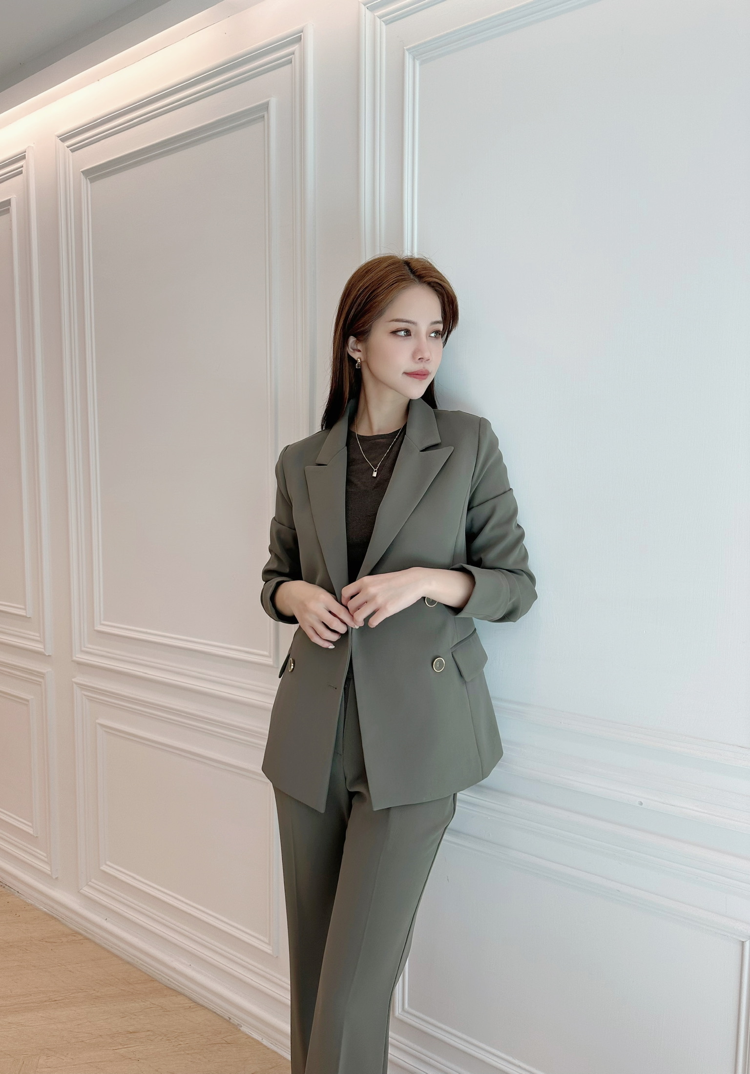 領間微透針織上衣