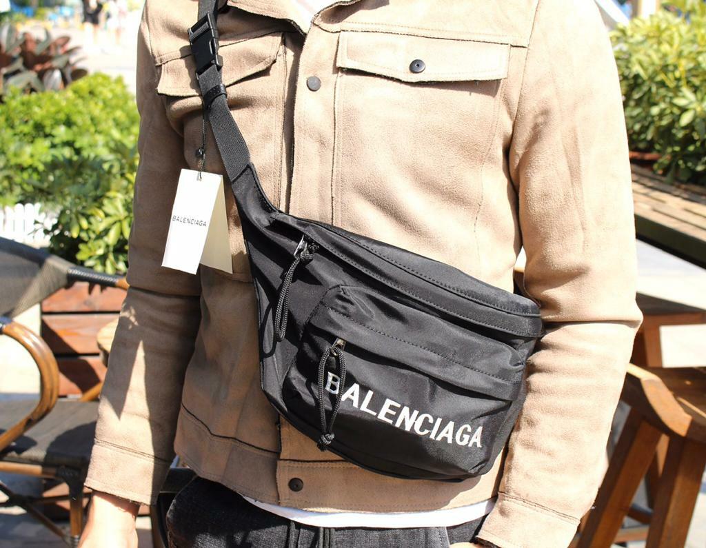 B a l e n c  i a g  a 腰包
