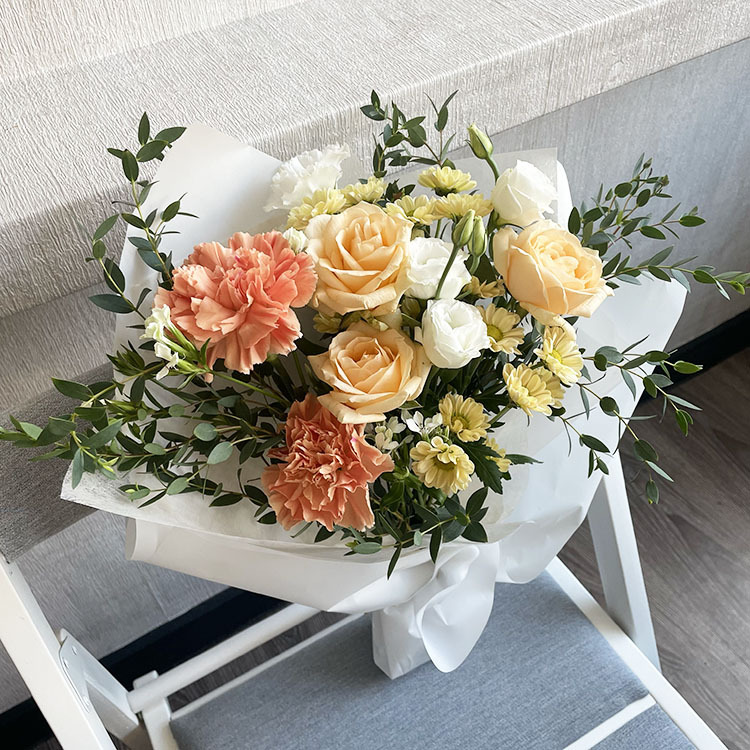 暖陽（如花材短缺，則自動更換花材)