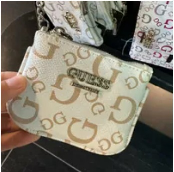 [S] GUESS 22GF089 TOP ZIP KEYCHAIN,WHITE LOGO, 885503056224 [FINAL SALE] (SGU444)