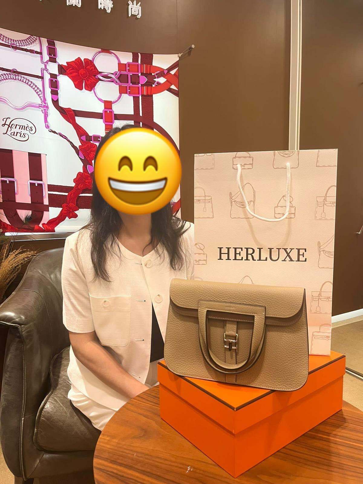 爽快靚靚來pick up halzan 25風衣灰🧥非常滿意可以買到心儀靚色❤️ 靚靚一直有關注我哋嘅新資訊📩 今次覺得價錢相宜💸 爽快入手🙌 仲對roulis mini很有興趣💕 多謝你嘅支持與信任🫶