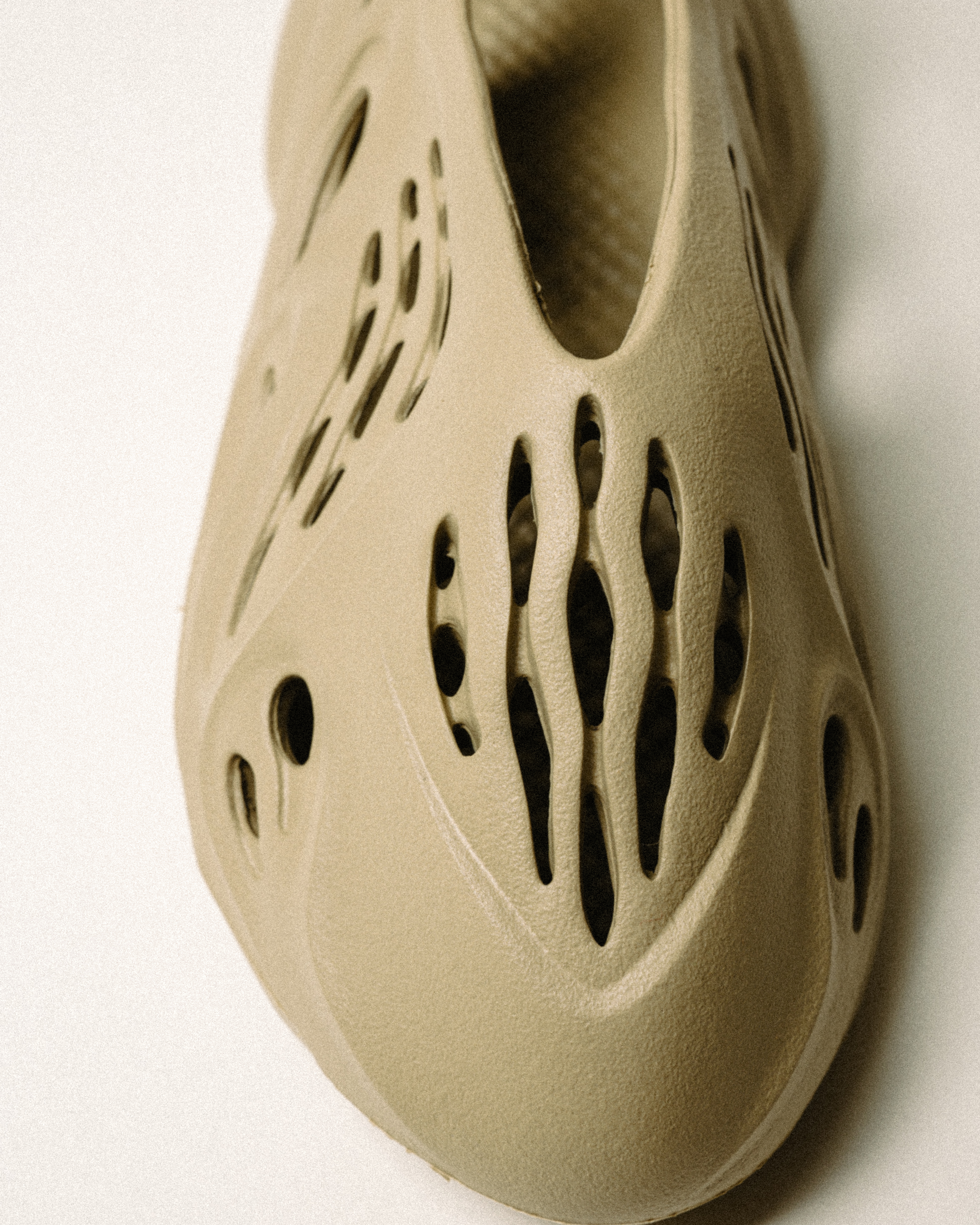 [現貨] YEEZY FOAMRUNNER GV6840 STONE SALT