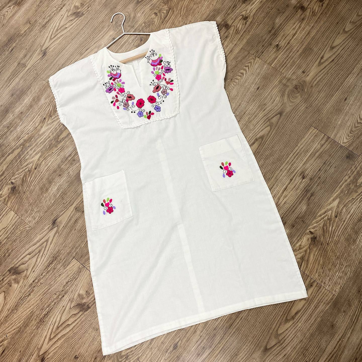 鮮艷花朵小鳥刺繡連身裙