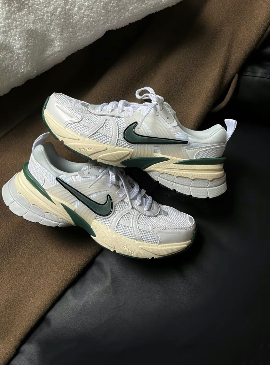 <2025ByeBye👋🏻> Nike V2K Run 復古米綠 (FD0736-101)