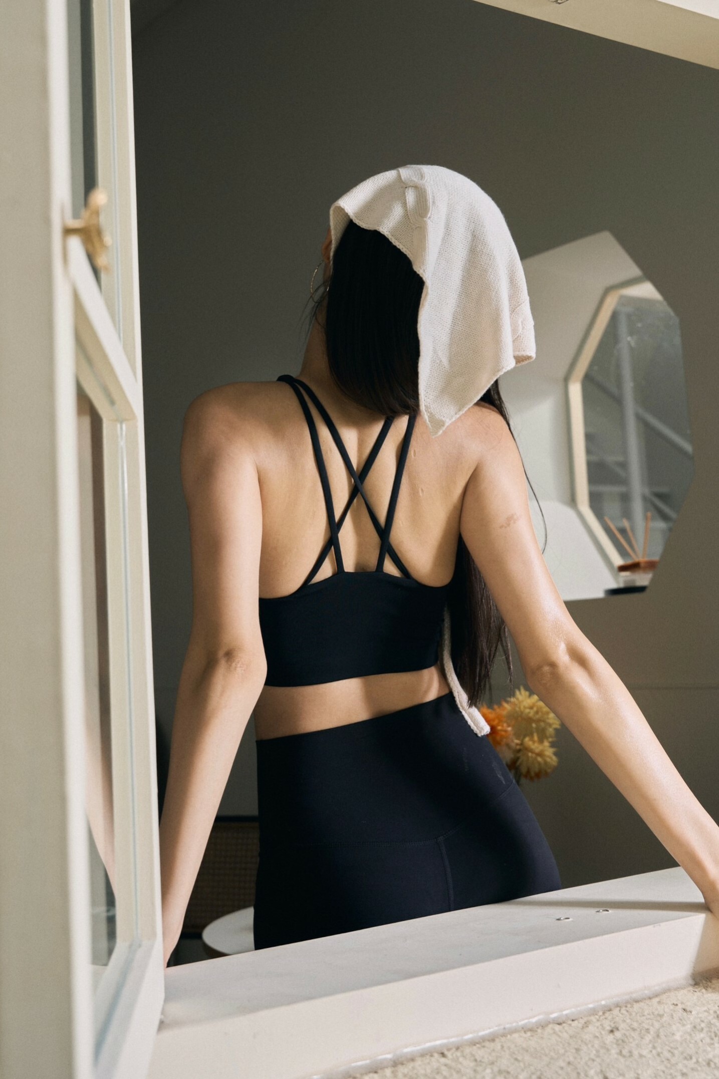 防走光 雙交叉運動背心 / 黑