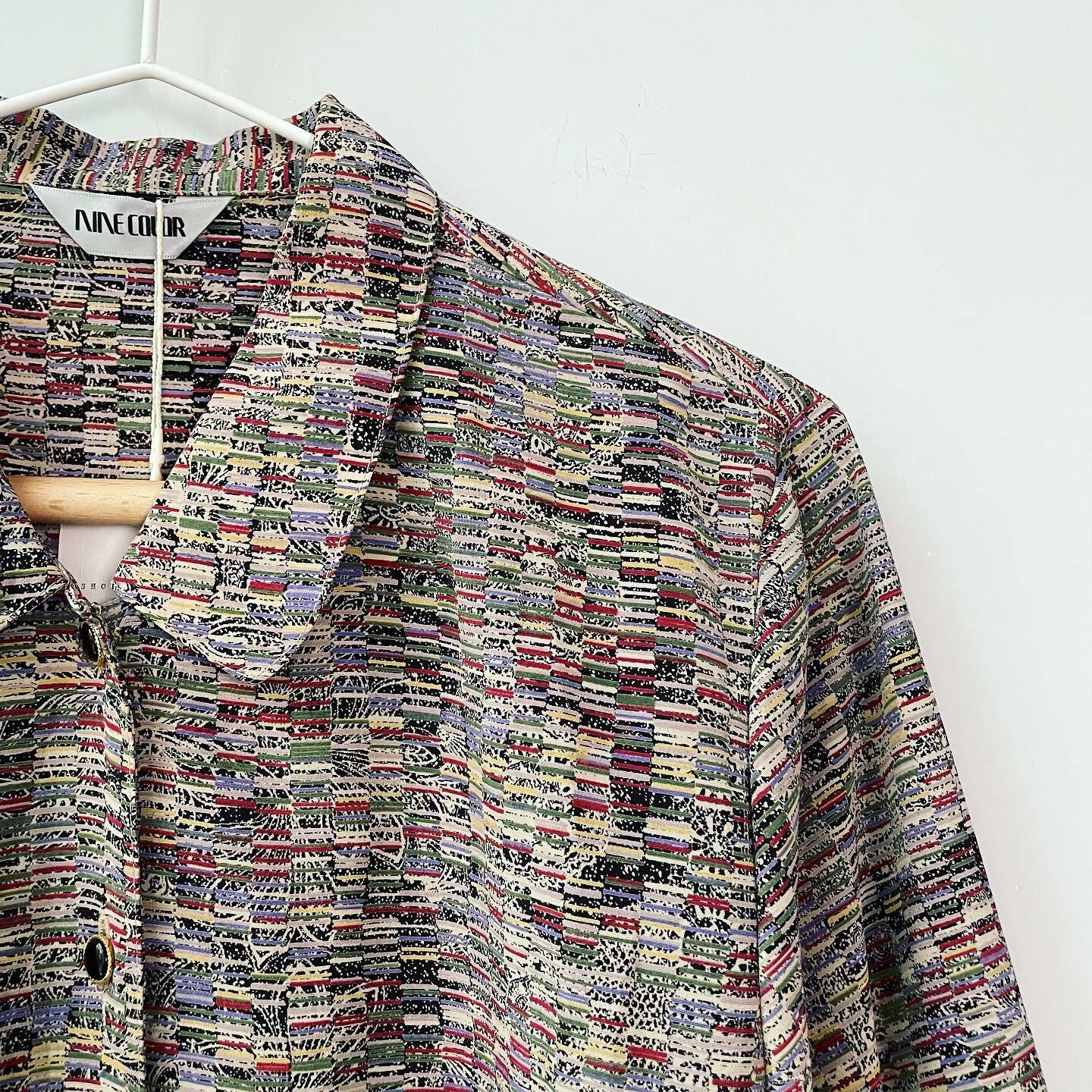 彩色電視雪花上衣