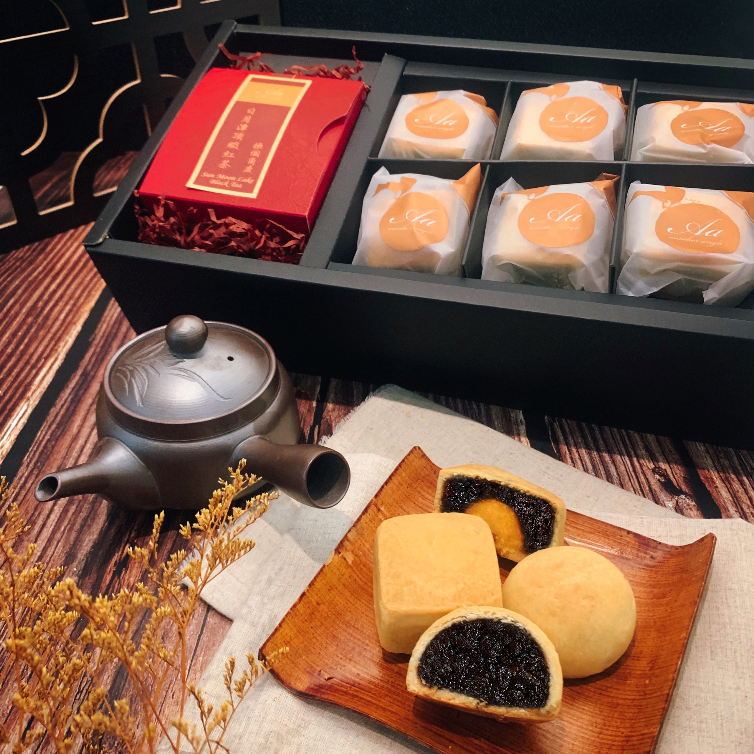 手工梅酥,手工梅子蛋黃酥,鳳梨酥,梅子酥,蛋黃酥,梅子蛋黃酥,梅酥,老梅酥,老梅,梅子,鳳凰酥,原梅屋,百格利,嘉德,犁記,小潘,手工梅酥,蛋黃梅酥,內湖,換個角度,換個角度有限公司,anotherangle