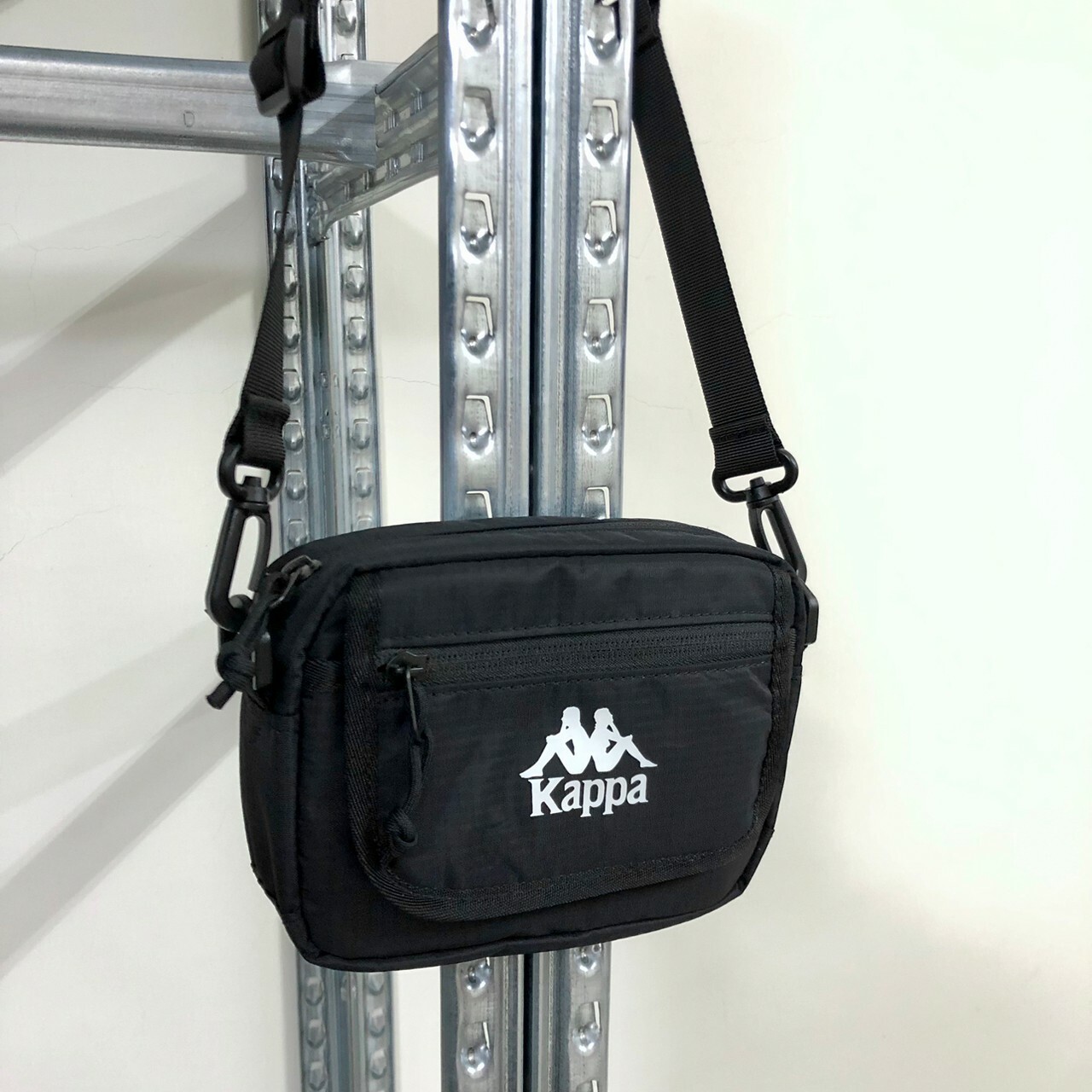 Kappa 輕量側背包休閒側肩包 CX8BX70