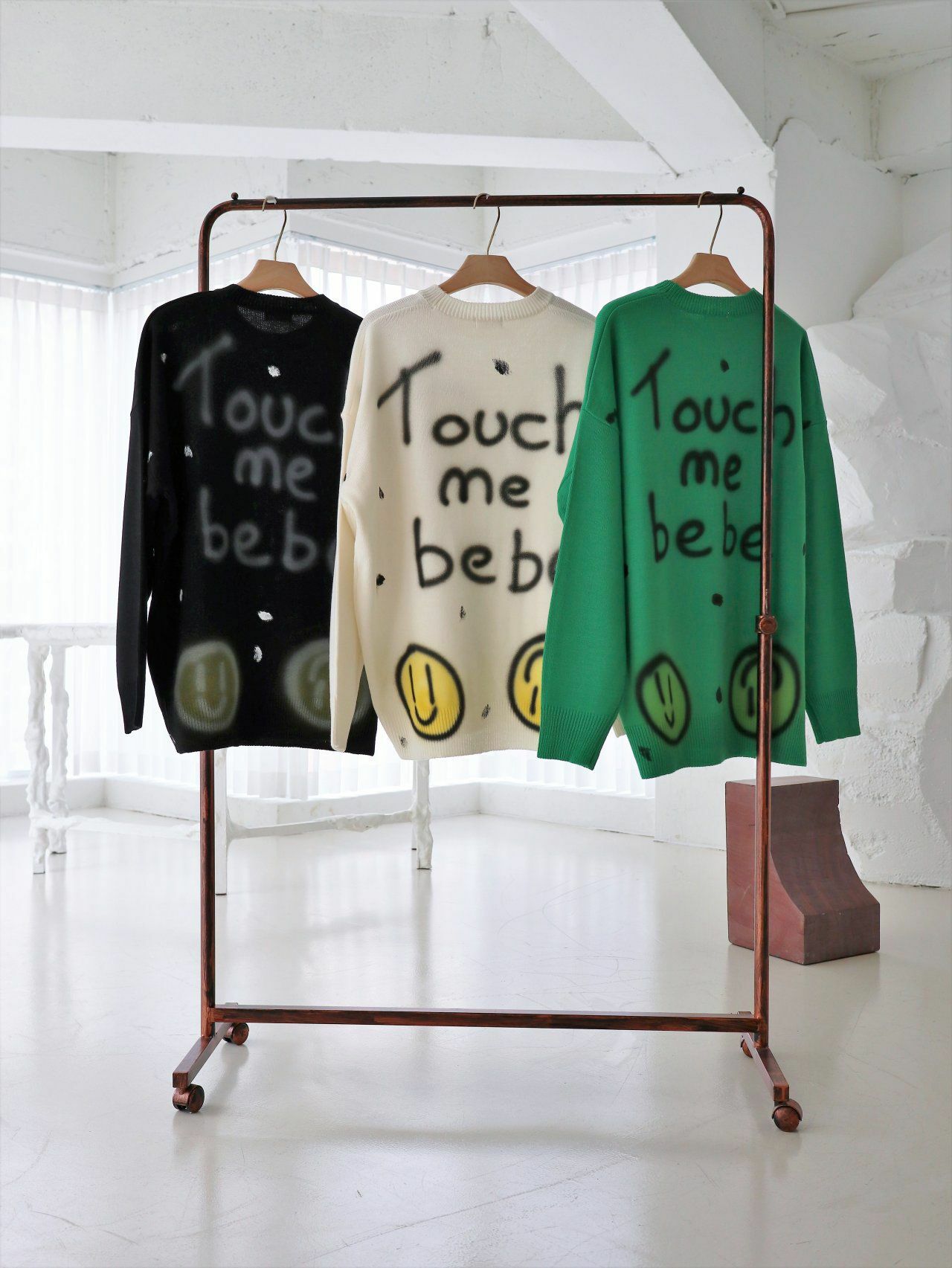 圓領哈哈笑英文字圖案針織衫 3.14-014T