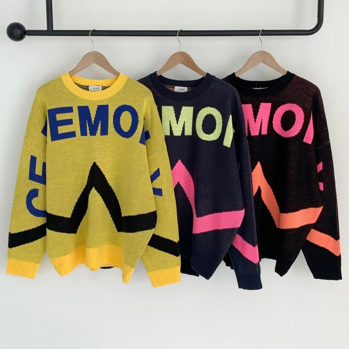 圓領英文字圖案針織衫 3.14-022T