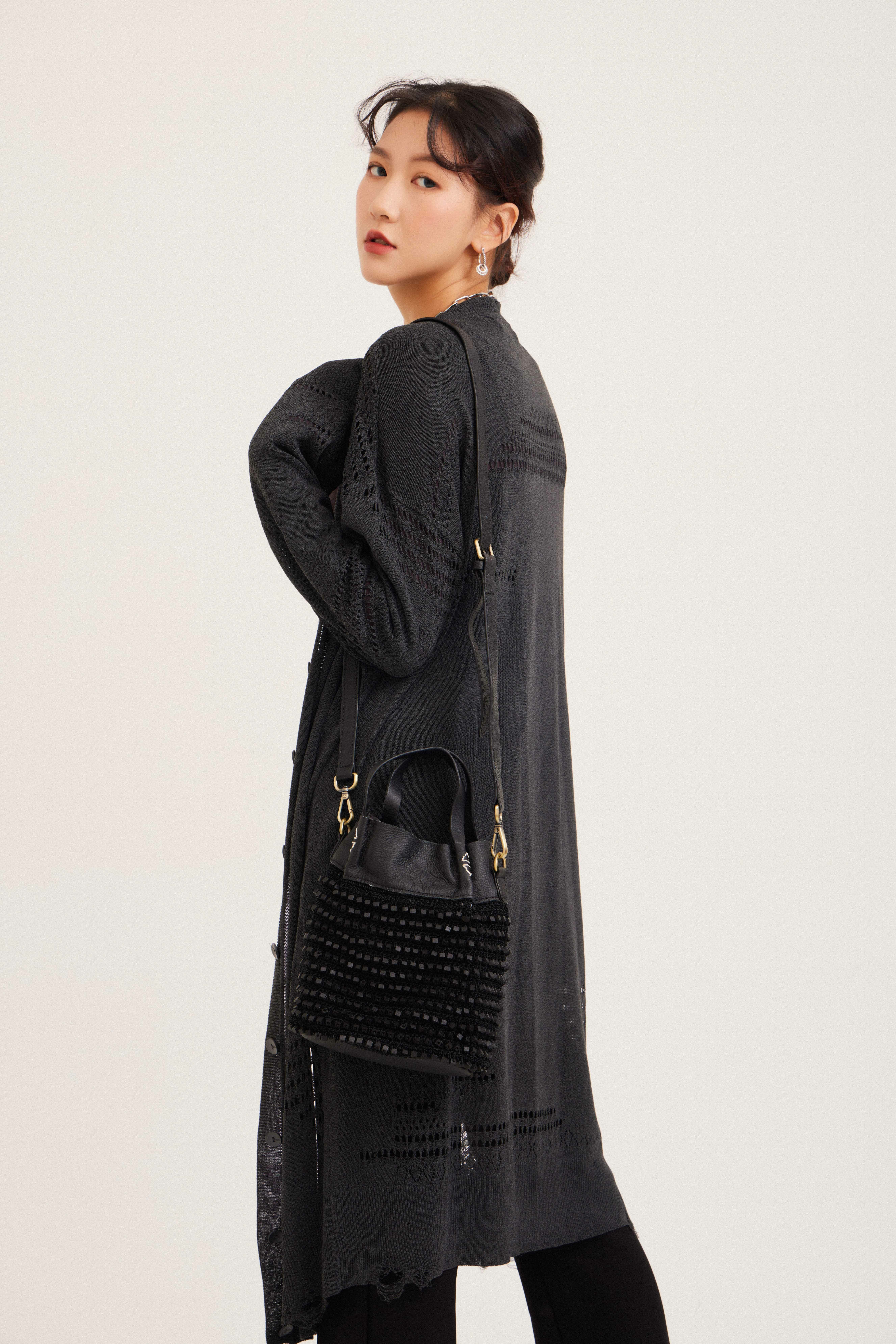 不規則穿洞破爛感長針織外套 (現貨款式）