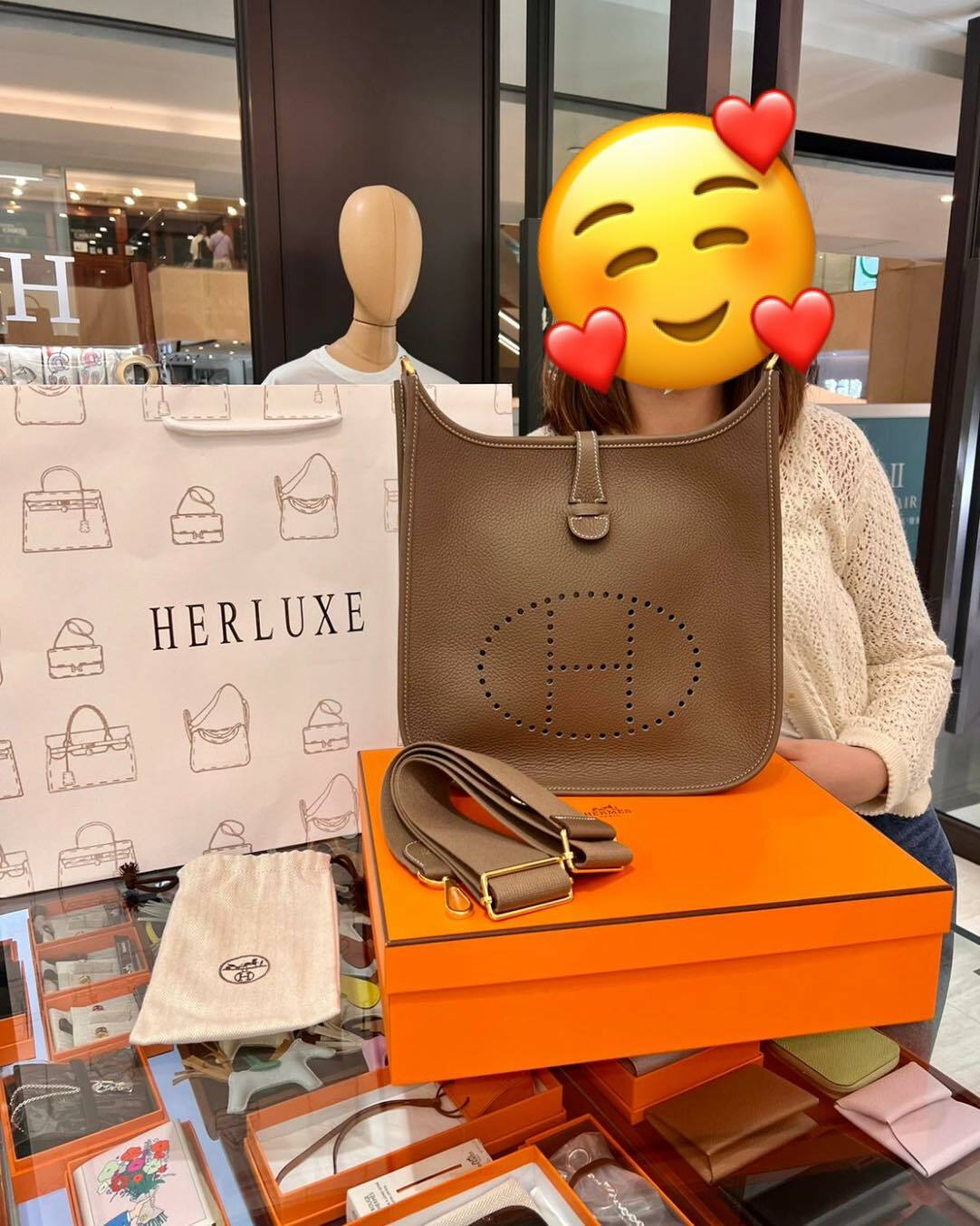 靚靚爽快抱走E29大象金🐘🎉 對貨品實物同我哋服務態度表示十分滿意💗👏🏼 靚靚係經朋友推介一直有關注我哋❤️ 在網上咨詢後馬上同媽咪來購物🛍️ 多謝你嘅支持與肯定🫶 呢個係昨天的相📸 依家先得閒分享😝