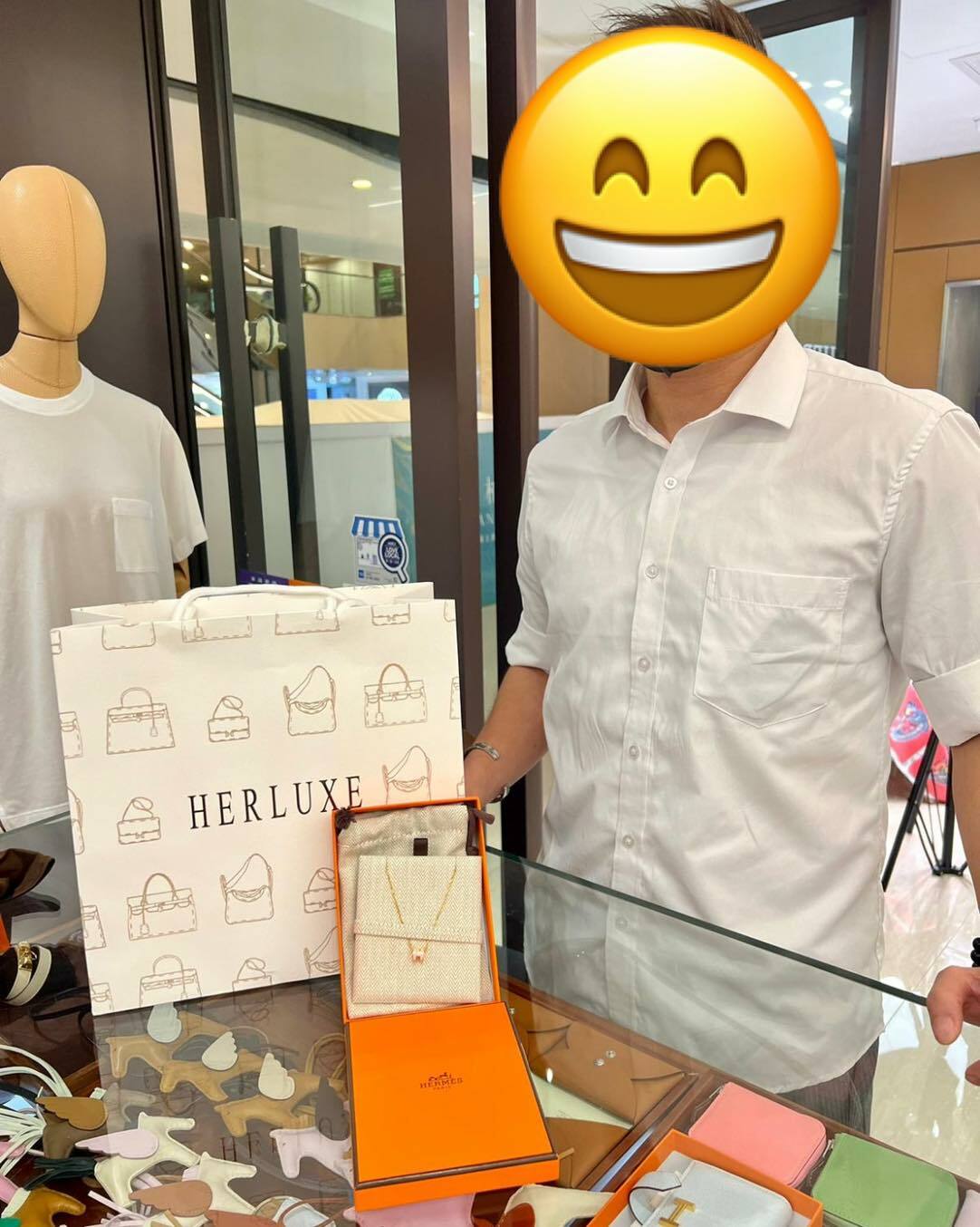 暖心先生爽快買左Pop H頸鏈⛓️送俾太太禮物💖 希望你太太收到會開心滿意💗 先生一直有關注我哋網站❤️ 在網上咨詢後馬上來購買 多謝你嘅支持🫶 呢個係昨天的相📸 依家先得閒分享出來😝