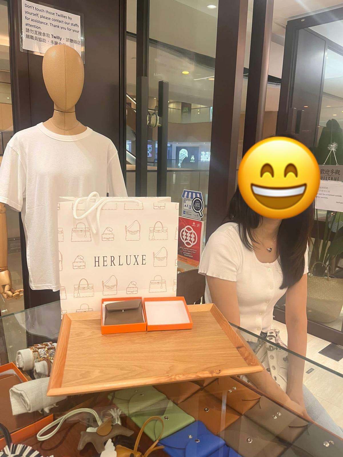 爽快靚靚walk in來買散紙包🎉 喜歡HERLUXE有門店💕 覺得直播價很吸引🤩 多謝你嘅支持🫶