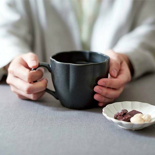 啞光黑 Hana 花形陶瓷馬克杯360ml｜日本瀨戶燒