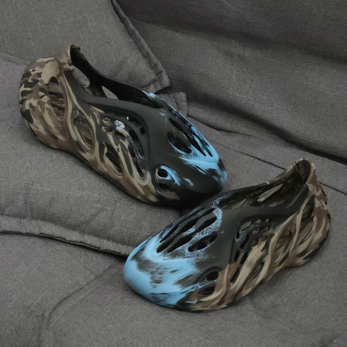 Adidas YEEZY Foam Runner MX Cinder 黑炫彩 渲染 迷彩 大地色