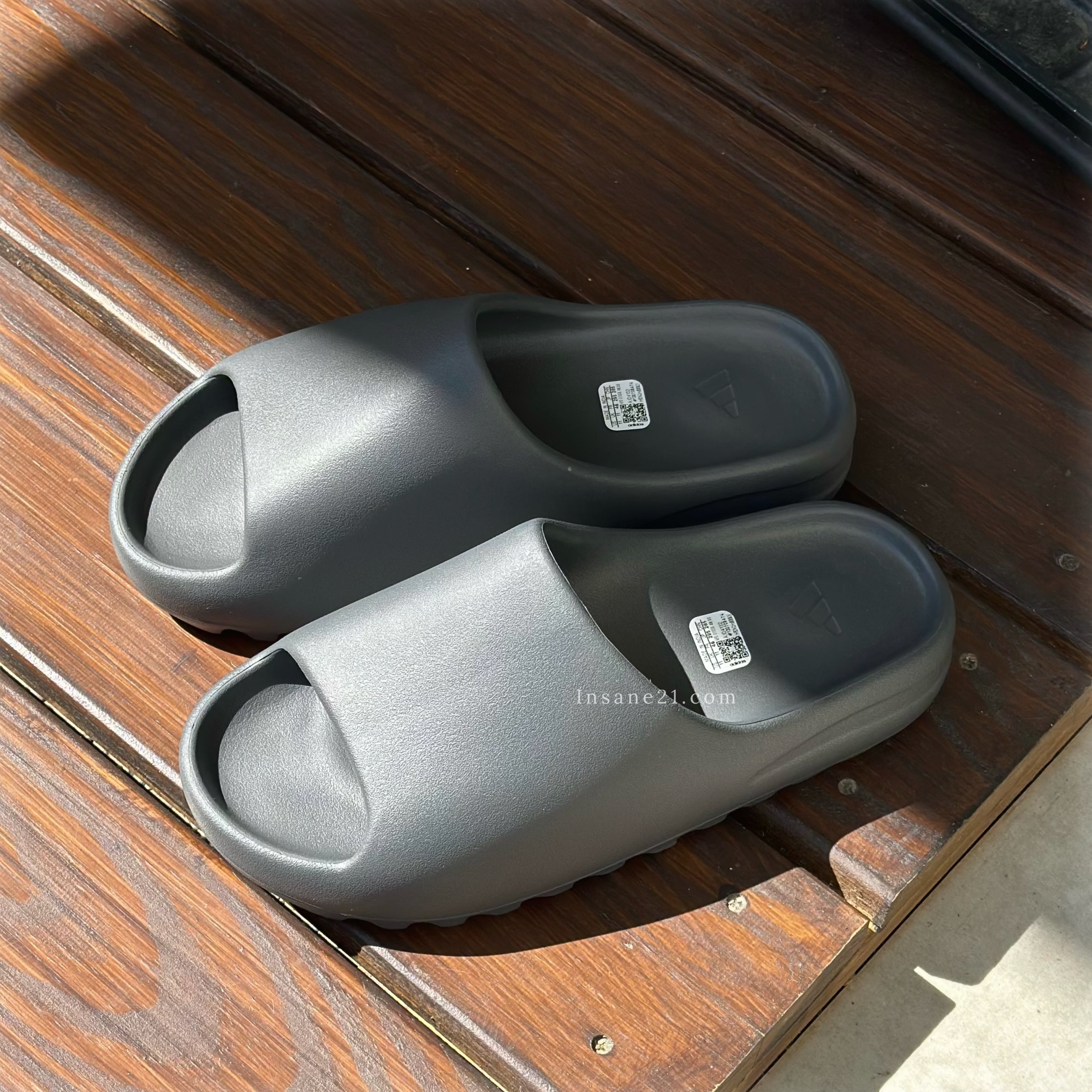 ADIDAS YEEZY SLIDE GRANITE 炭黑深灰 拖鞋 ID4132