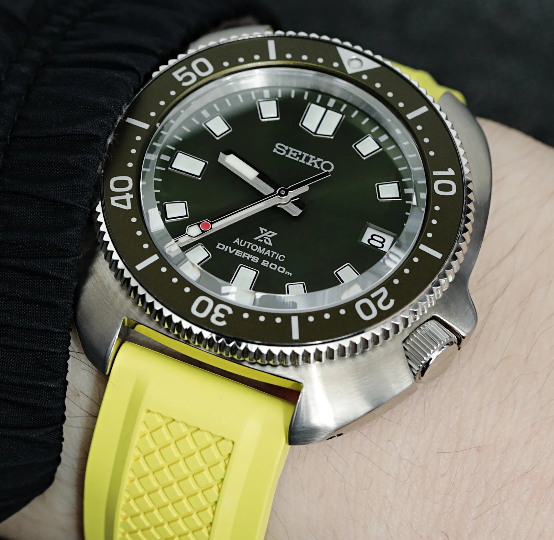 萬年鐘錶 - 太空人錶帶 錶帶寬20MM平口各大品牌代用橡膠錶帶 Crisscross 十字形 黃色FKM橡膠快拆錶帶 FKM09N-20A18PBU66