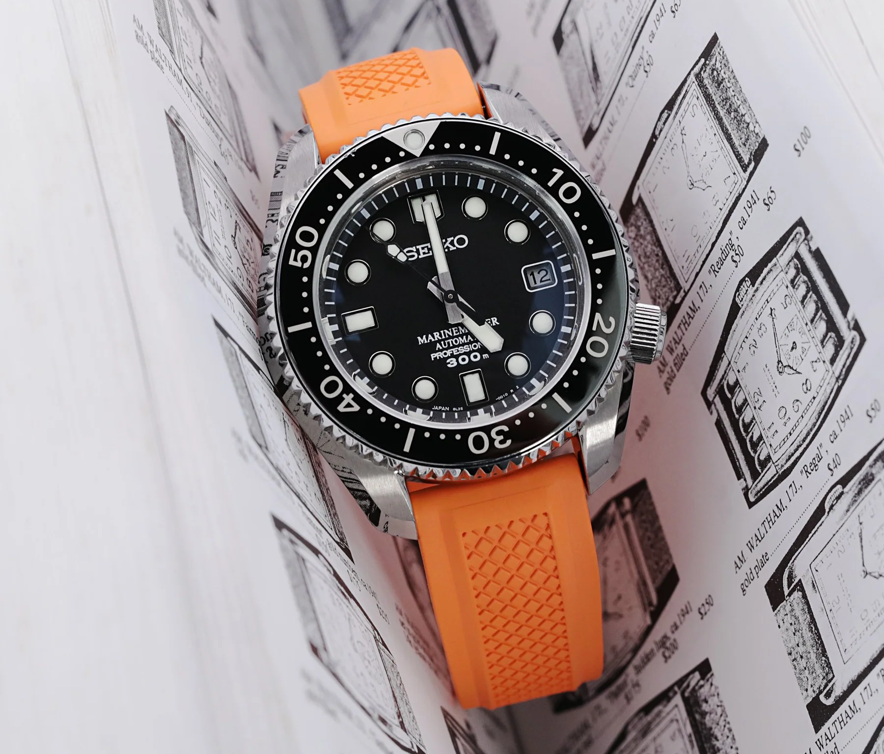 萬年鐘錶 - 太空人錶帶 錶帶寬20MM平口各大品牌代用橡膠錶帶 Crisscross 十字形 橙色FKM橡膠快拆錶帶 FKM09J-20A18PBU66