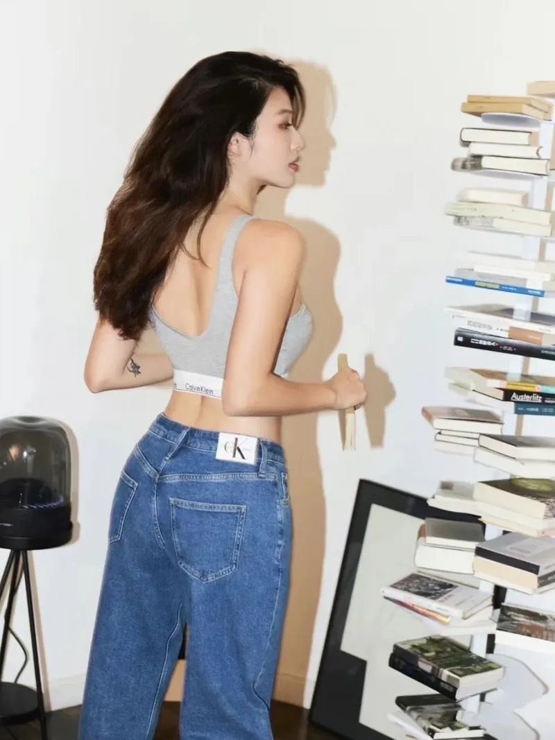 <快速出貨>Calvin Klein Jennie同款 削肩背心
