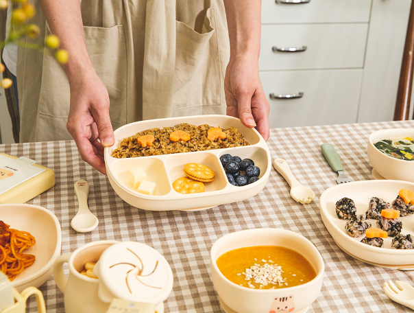 Dot to Dot 可愛松鼠矽膠餐具系列-四件套