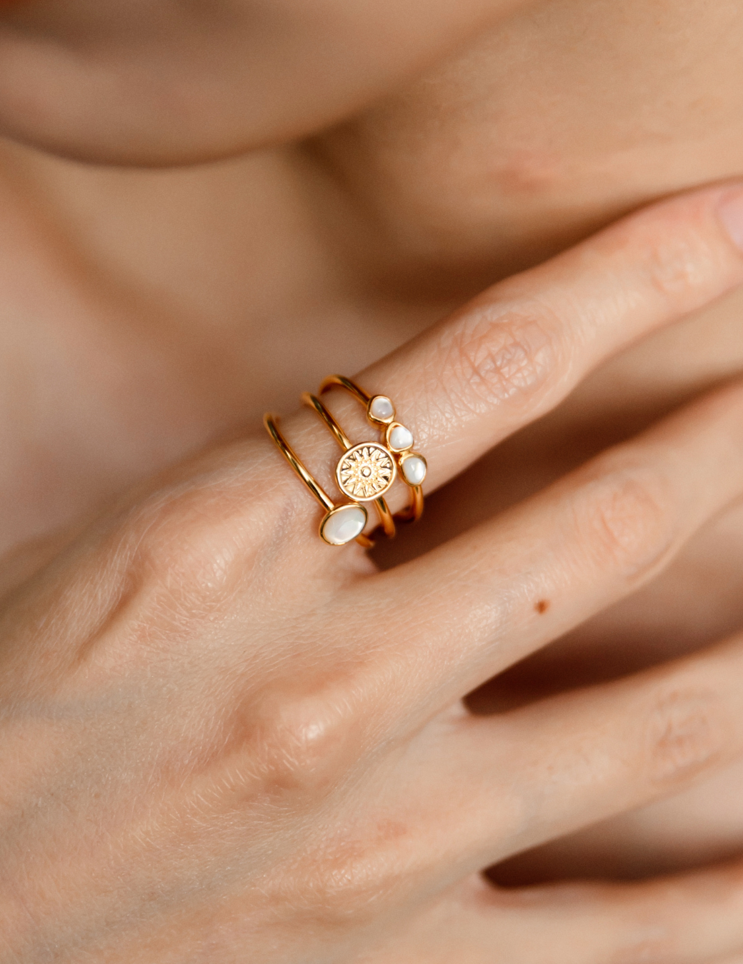 圓形小巧雕紋戒指（金色/3尺寸）