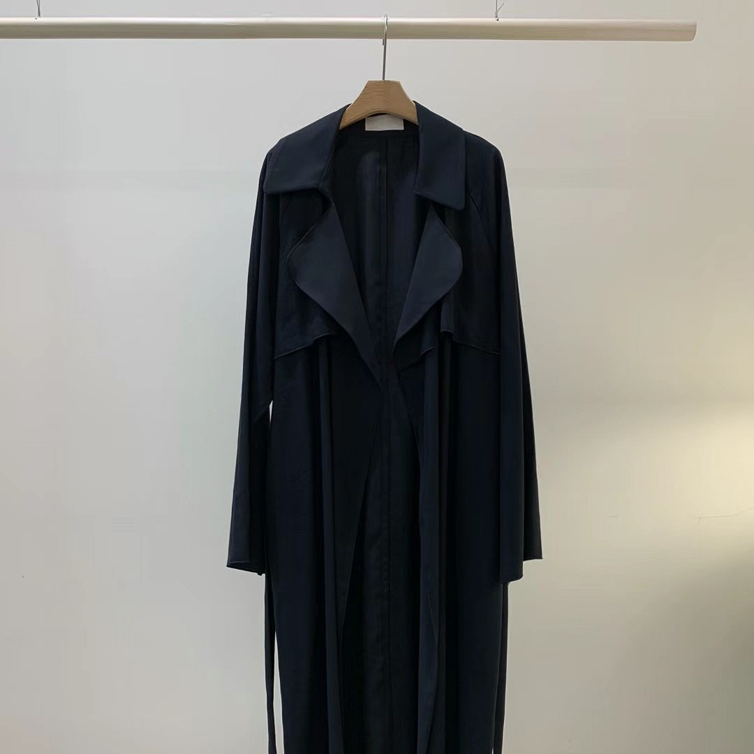 Rayon滑順飄逸薄料風衣外(黑)