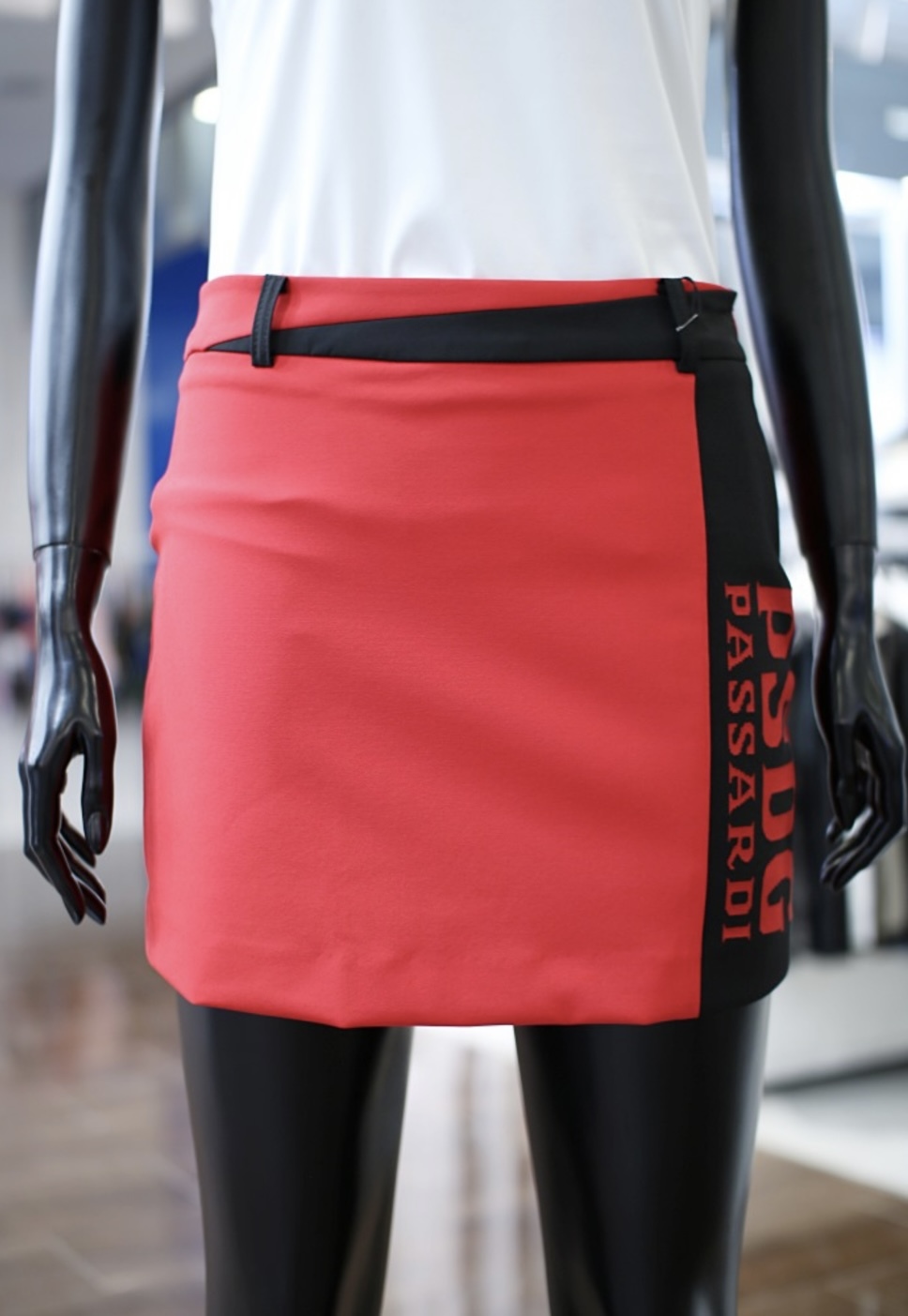 女 303M 韓國Passardi 高球品牌正品/春夏秋款 時尚英文字母印花標誌合身修飾款窄裙裙褲/高爾夫球衣 高爾夫球裙