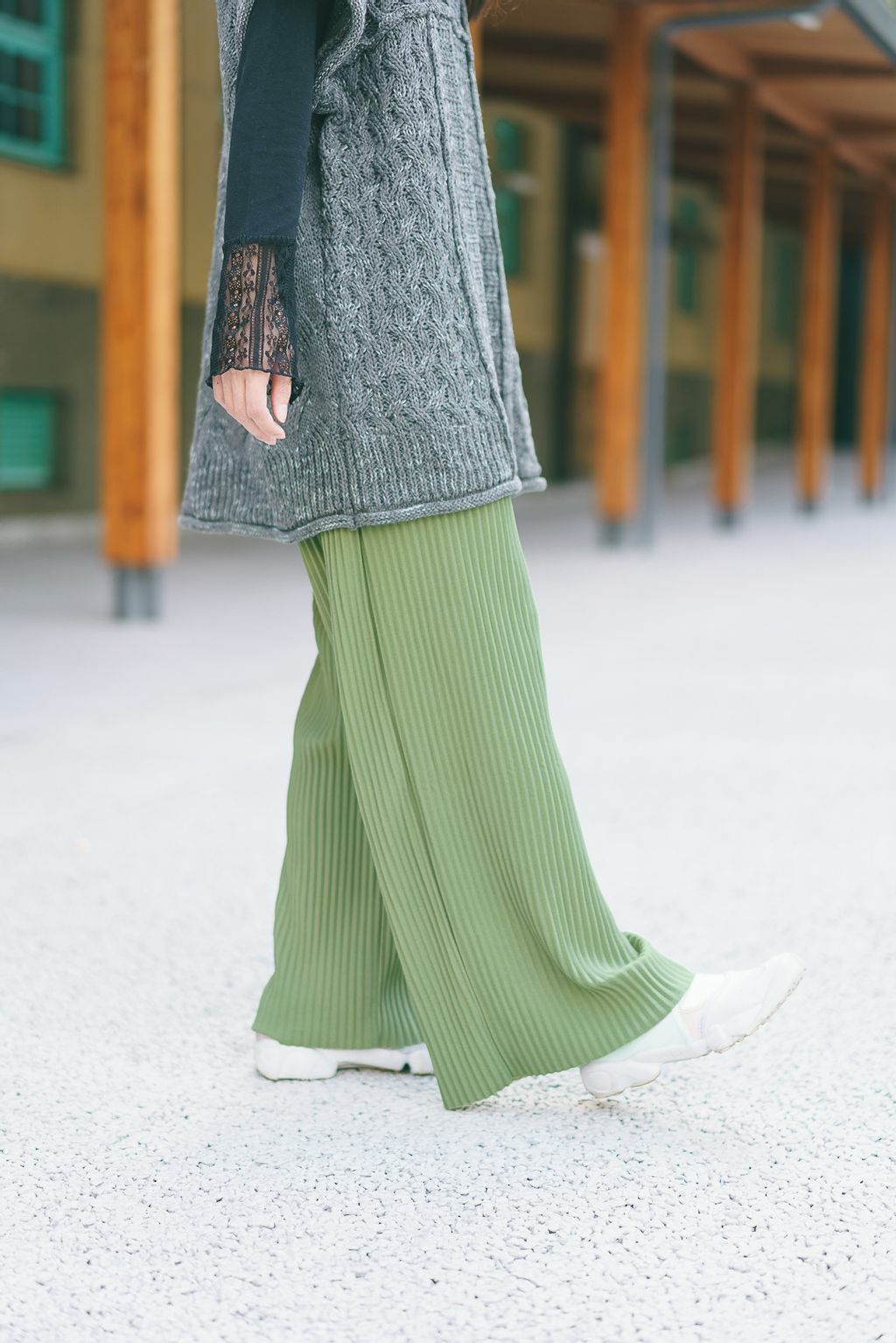 立體壓褶直筒寬褲(兩色-柳染綠)