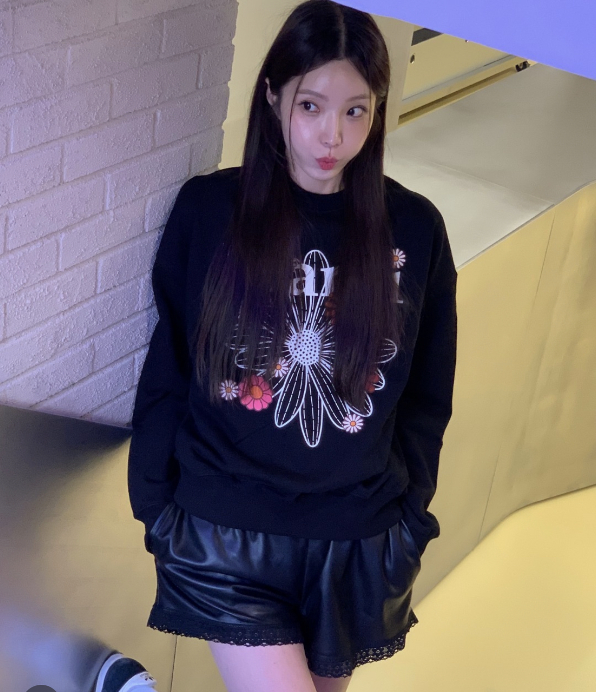 MARDI MERCREDI - SWEATSHIRT FLOWERMARDI BLOSSOM_BLACK CREAM