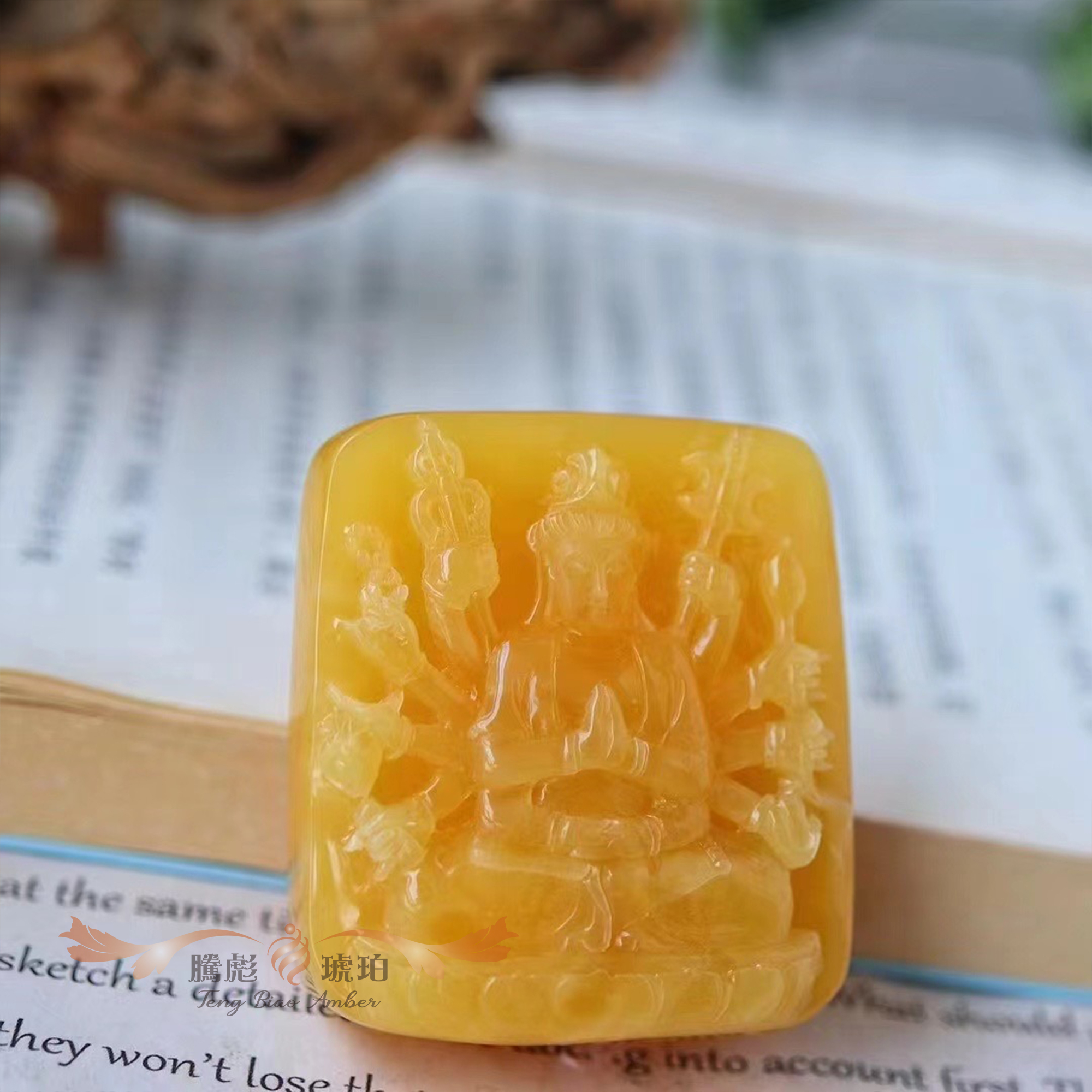 收藏款3A全品天然波羅的海雞油黃蜜蠟千手觀音掛牌—巧匠精雕