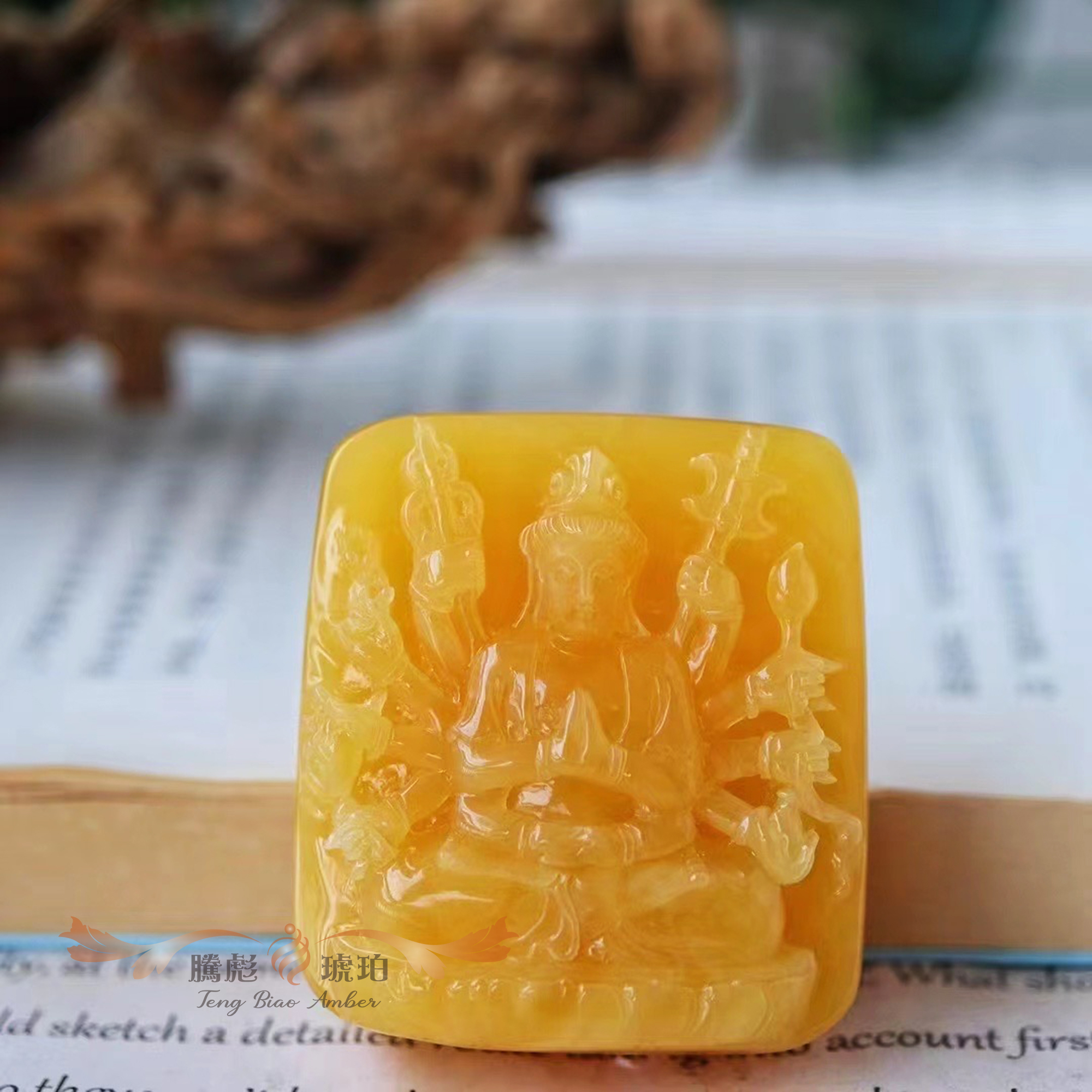 收藏款3A全品天然波羅的海雞油黃蜜蠟千手觀音掛牌—巧匠精雕
