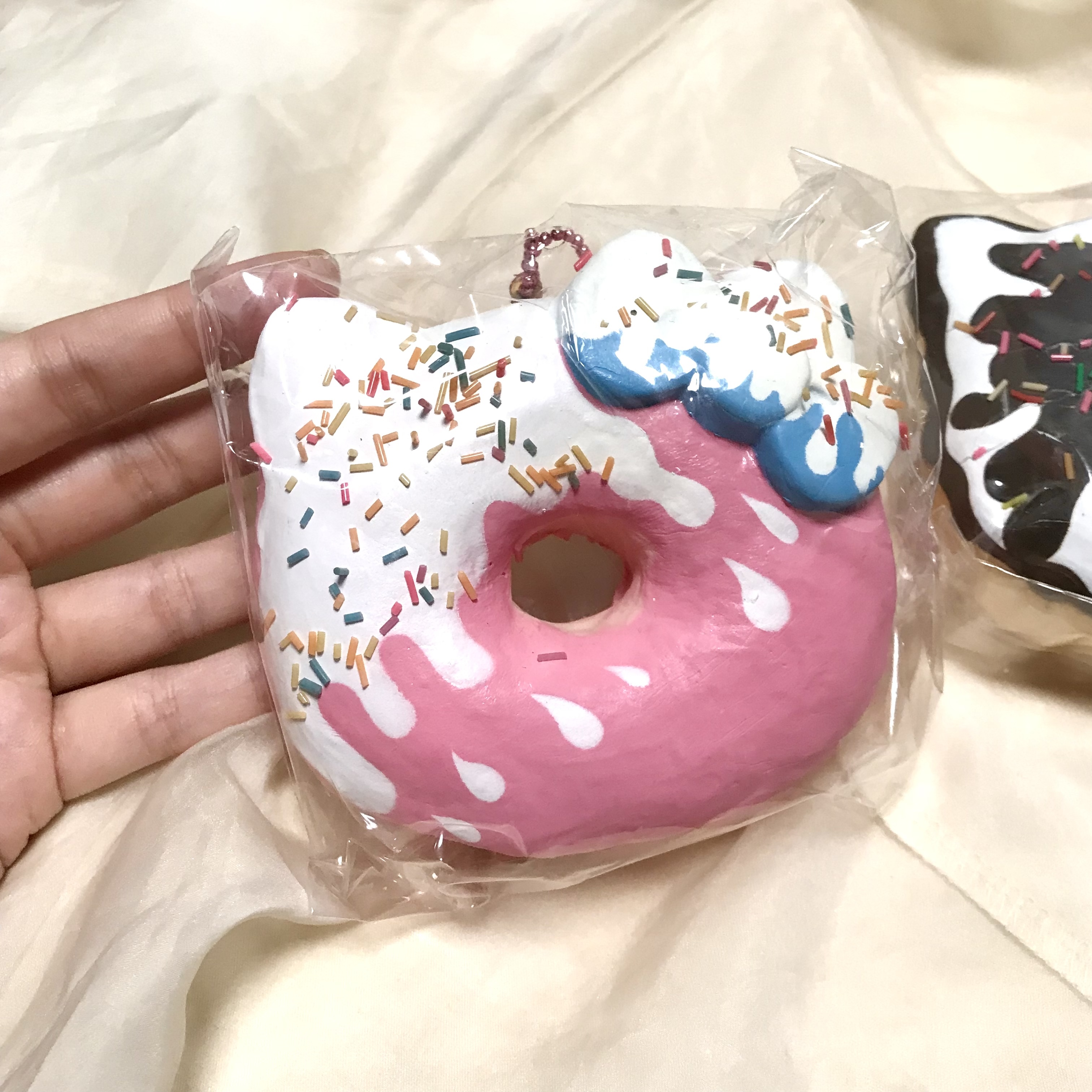 2016 Hello kitty donut squishy