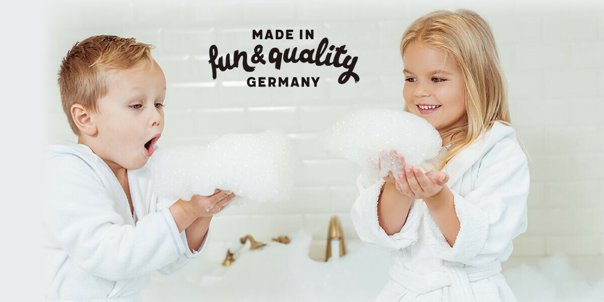 3歲以上的兒童,活動力增加,推薦使用專為兒童設計的肌膚護理產品。珊諾兒童系列-洗髮精,能深層潔淨,同時溫和呵護,敏弱肌適用