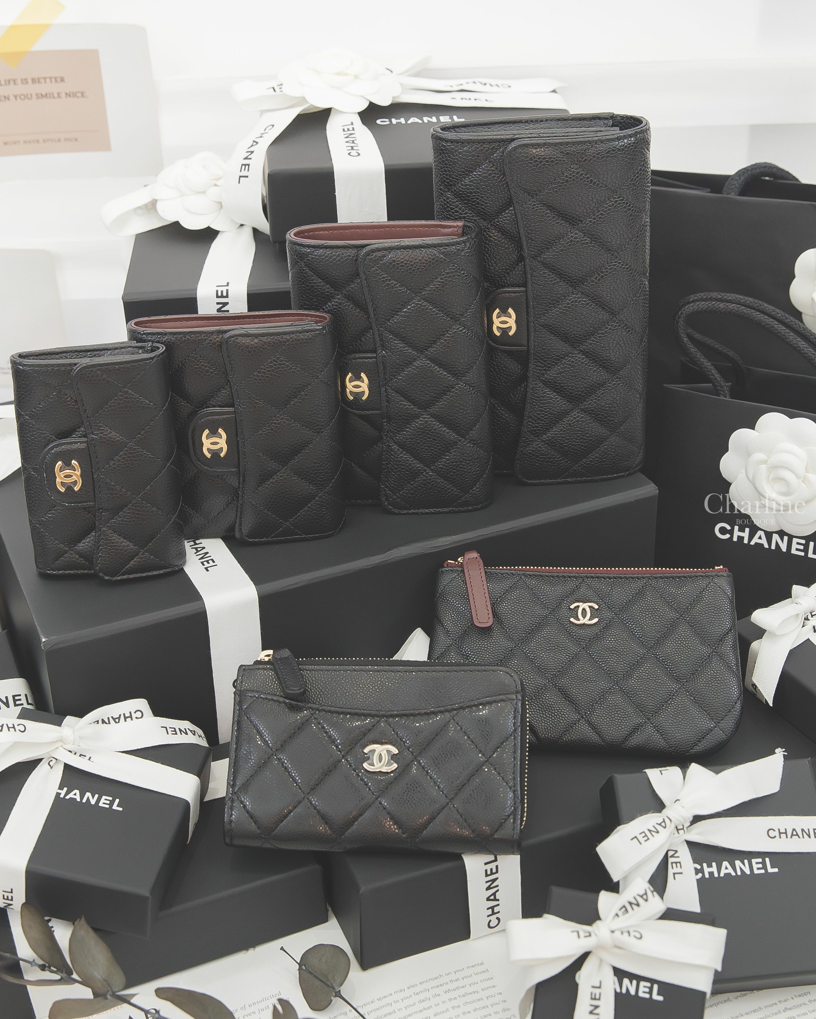 Chanel 黑色金CC酒紅內裡菱格紋小羊皮卡片拉鍊零錢夾,黑色金CC菱格紋拉鍊零錢包, 黑色金CC菱格紋零錢夾,黑色金CC菱格紋三折短夾,黑色金CC菱格紋前釦式長夾,黑色金CC菱格紋前釦式中夾-Charline Boutique 精品代購