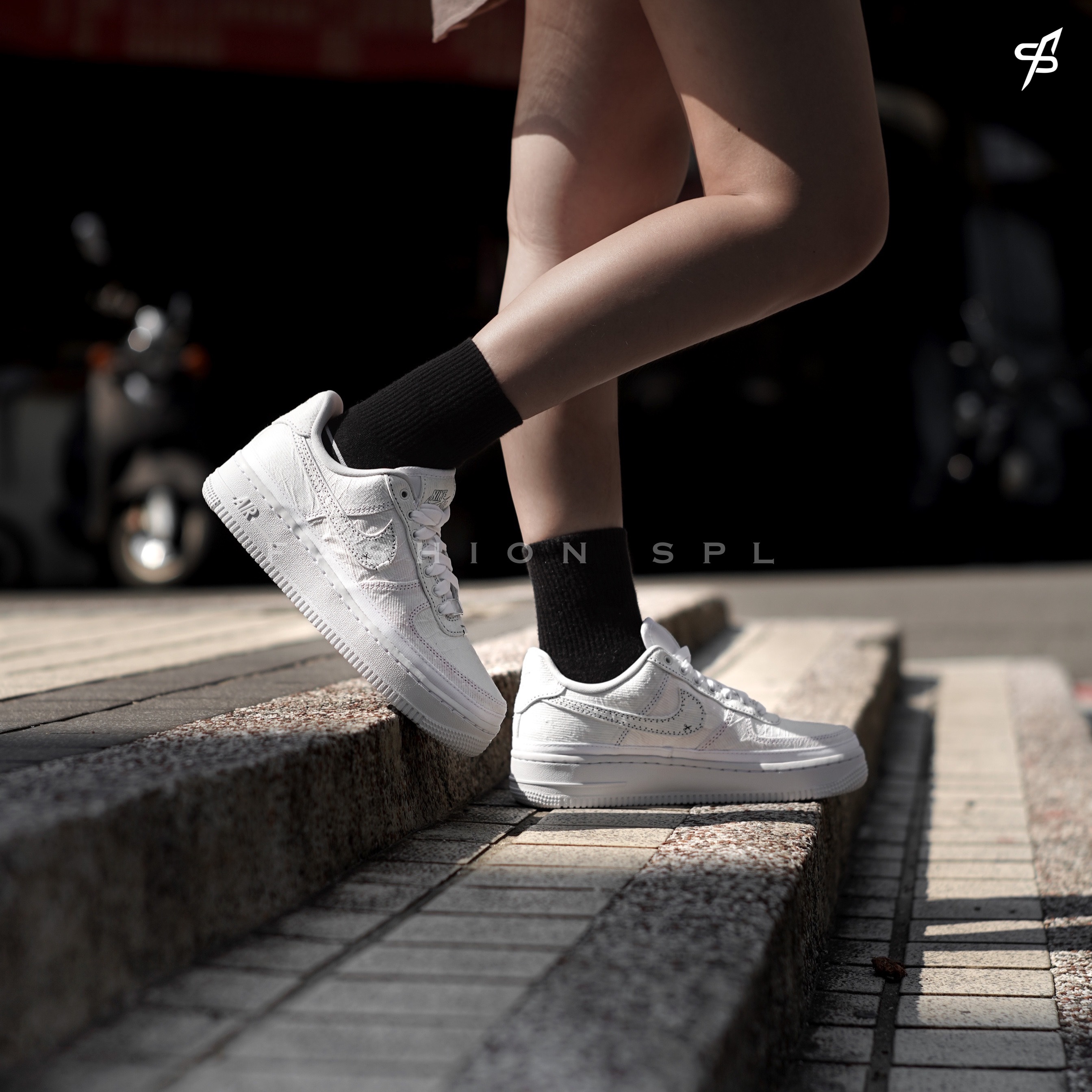 W Nike Air Force 1 Low LX Reveal 撕撕樂 CJ1650-100