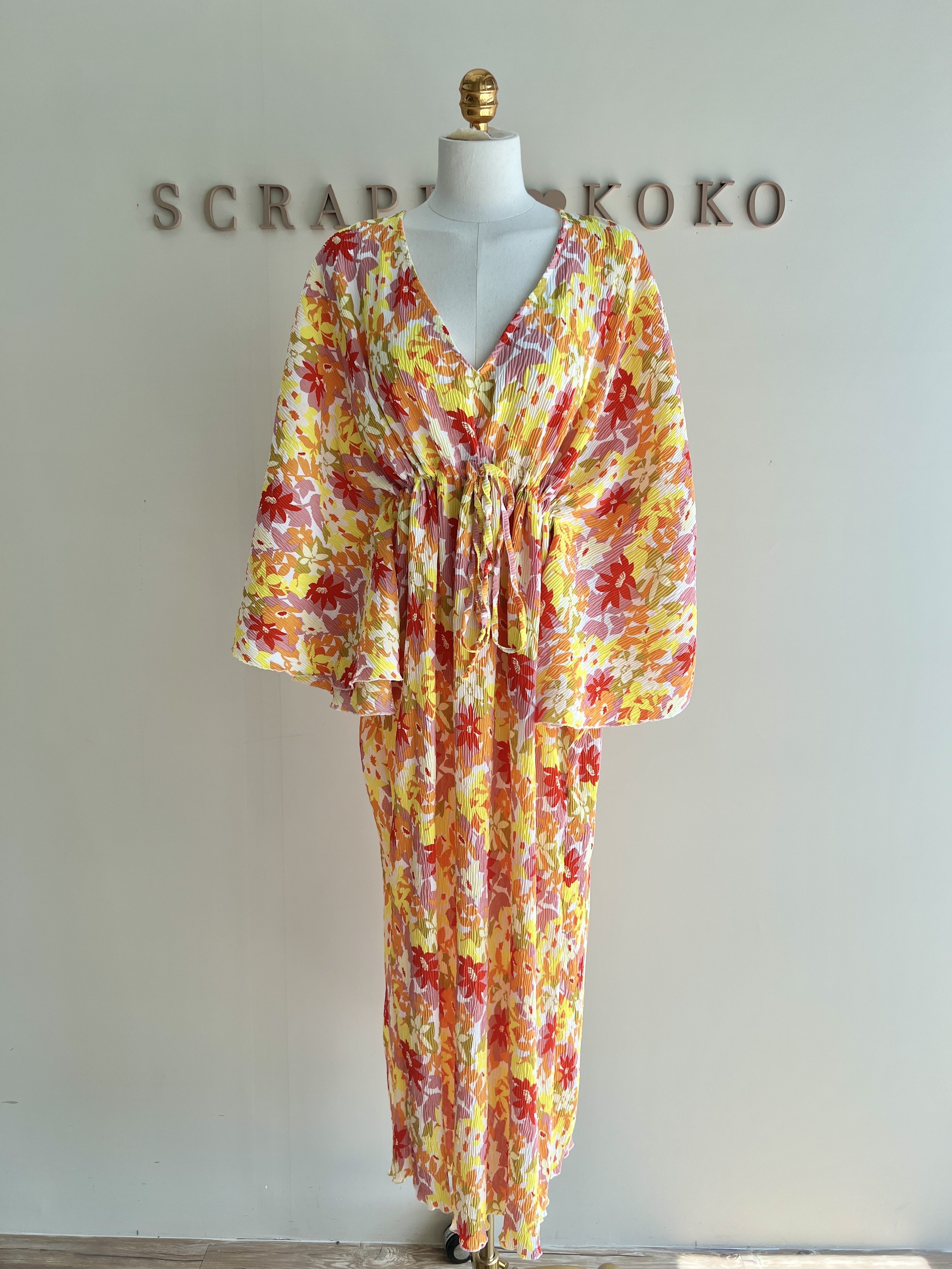 (微瑕出清) Various 嘉年華 印花壓褶長洋裝