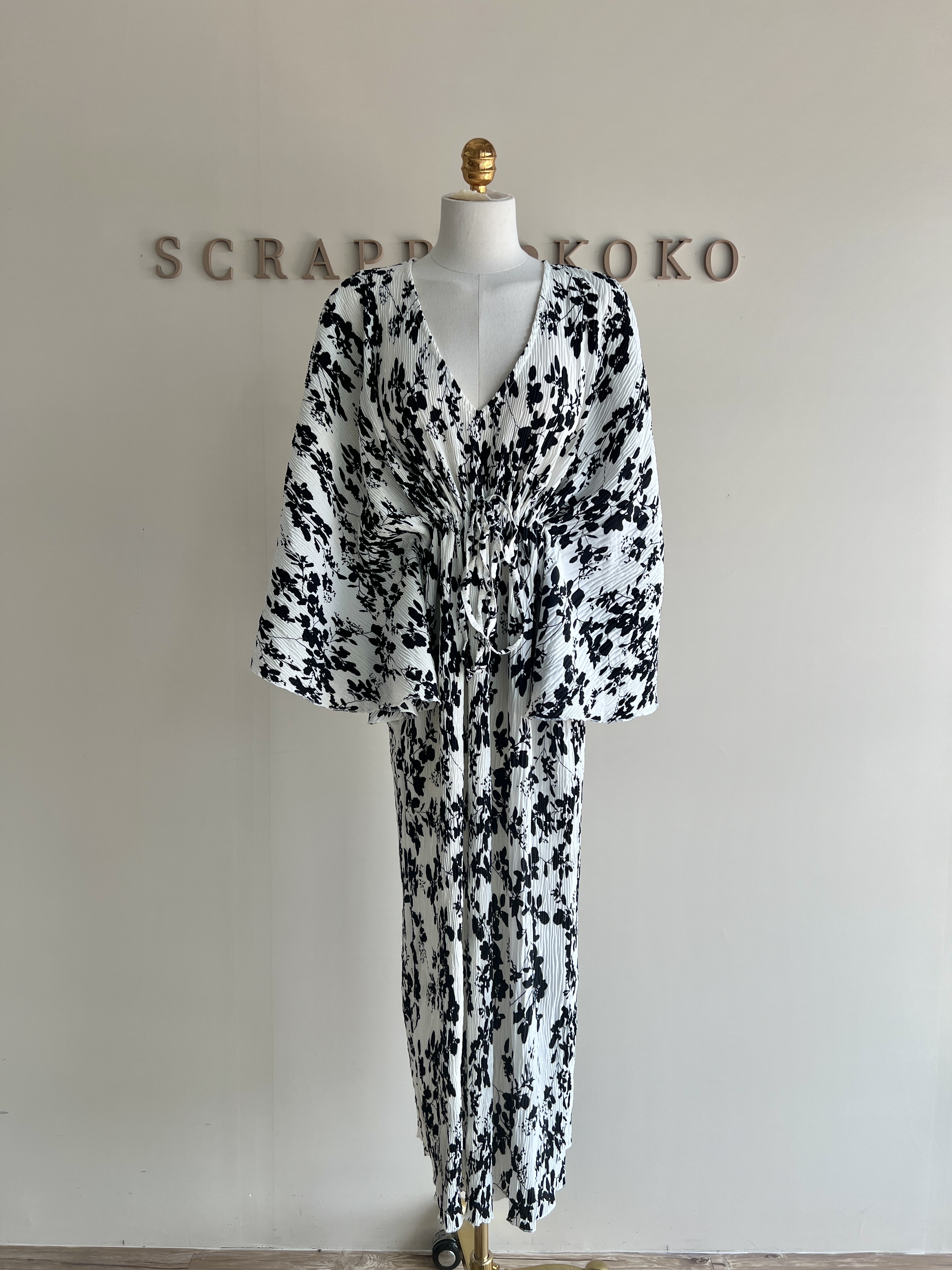 (微瑕出清) Various 嘉年華 印花壓褶長洋裝