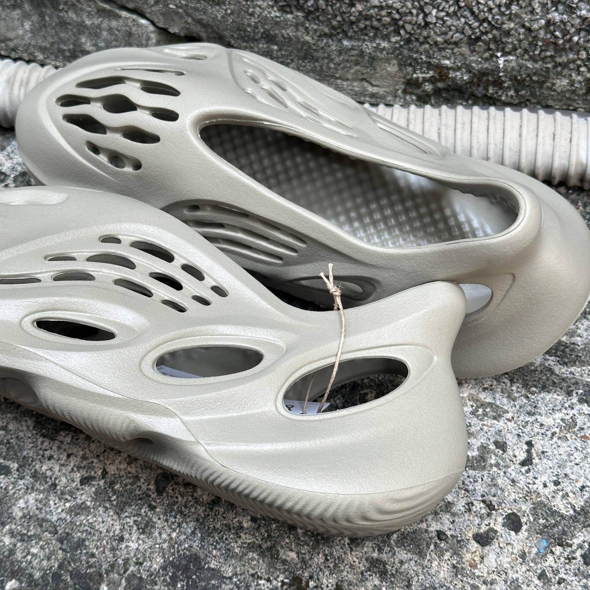 Adidas Yeezy Foam Runner Stone Salt 沙棕色GV6840