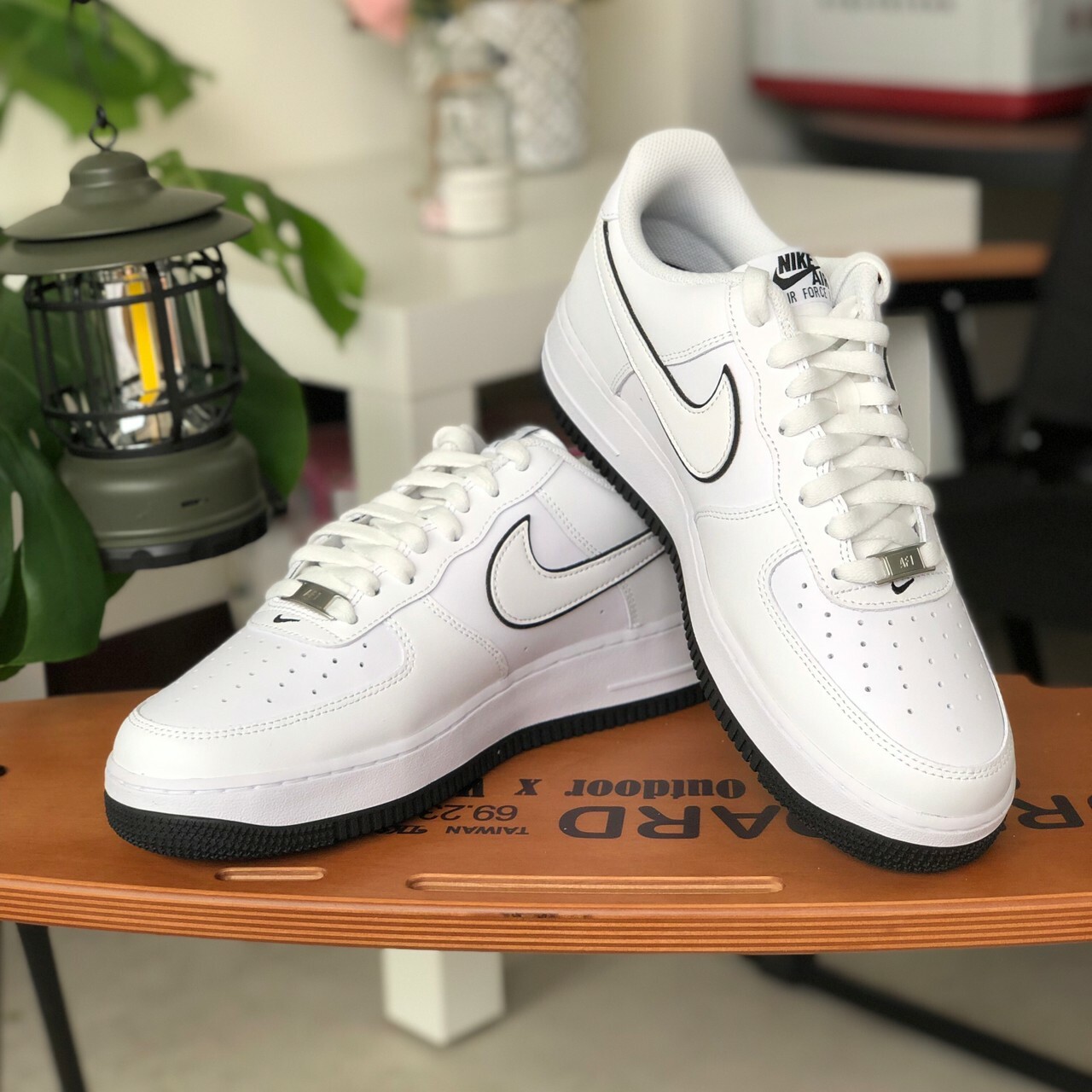 Nike AIR FORCE 1'07 白黑滾邊 皮革 低筒休閒鞋 DV0788-103