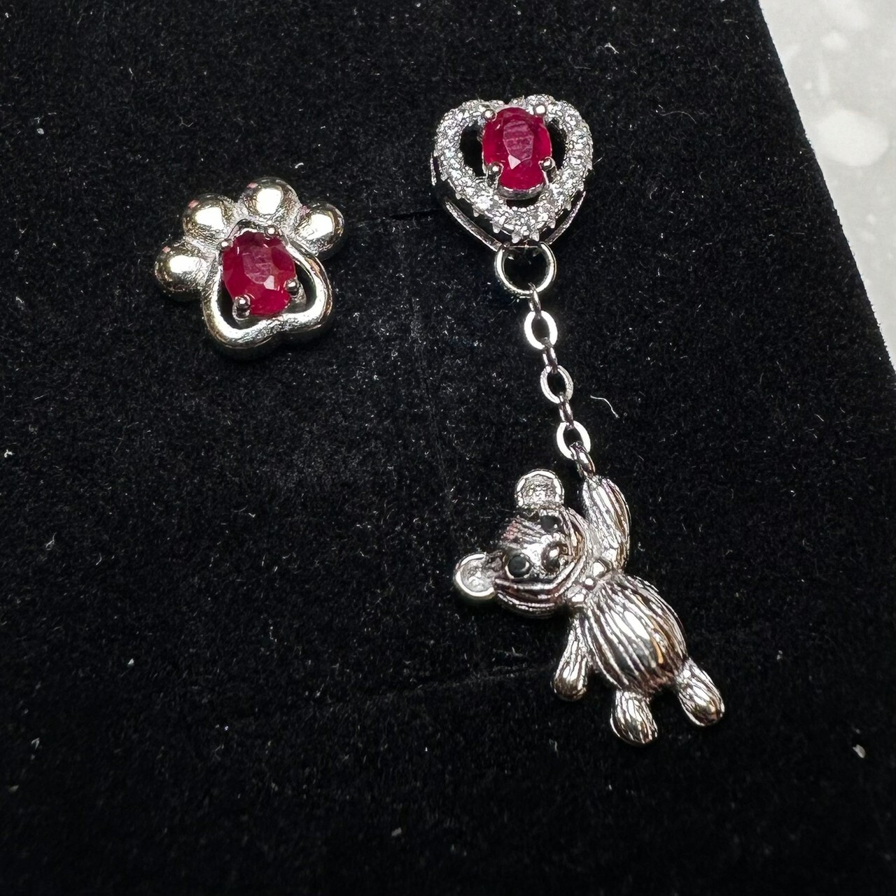 925銀耳環 熊熊紅寶石耳環
