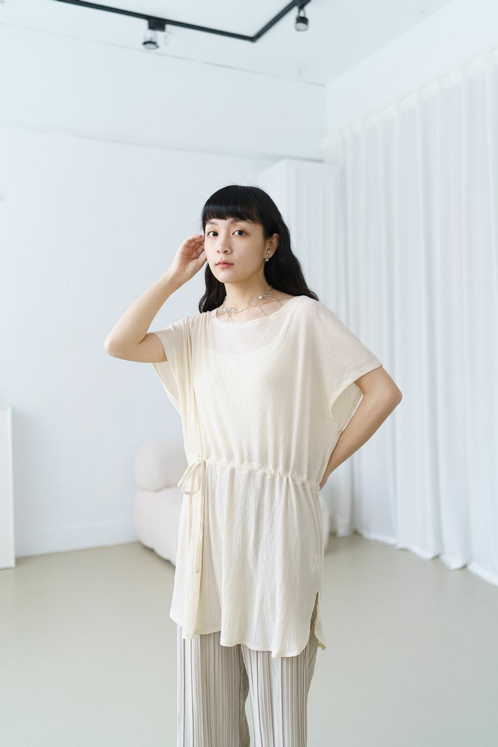 剪裁束腰抽繩上衣(三色-淺米)